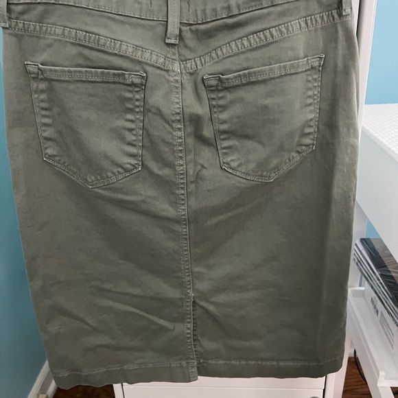 Cute army green skirt - Picture 3 of 3